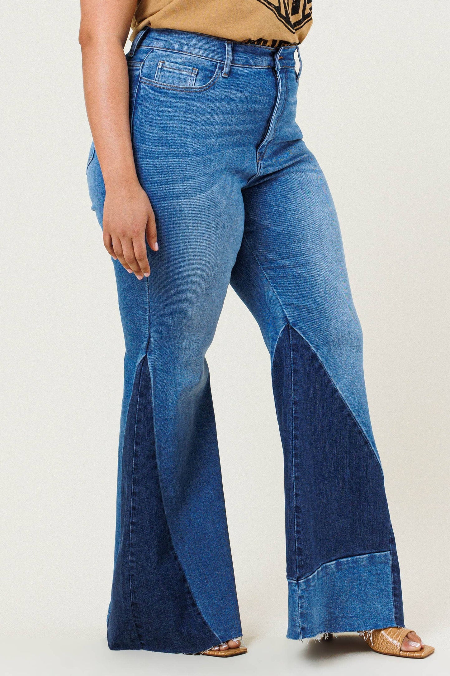 Kenzi Color Block Side Slit Flare Jeans in Plus