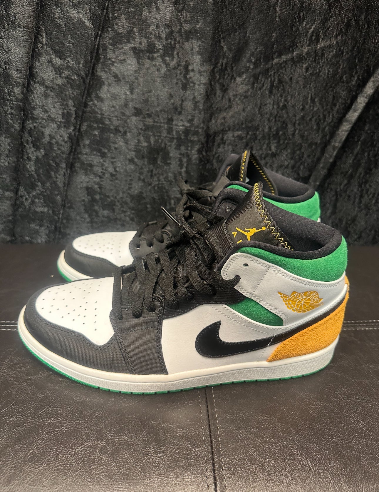 Air Jordan 1 Mid Oakland