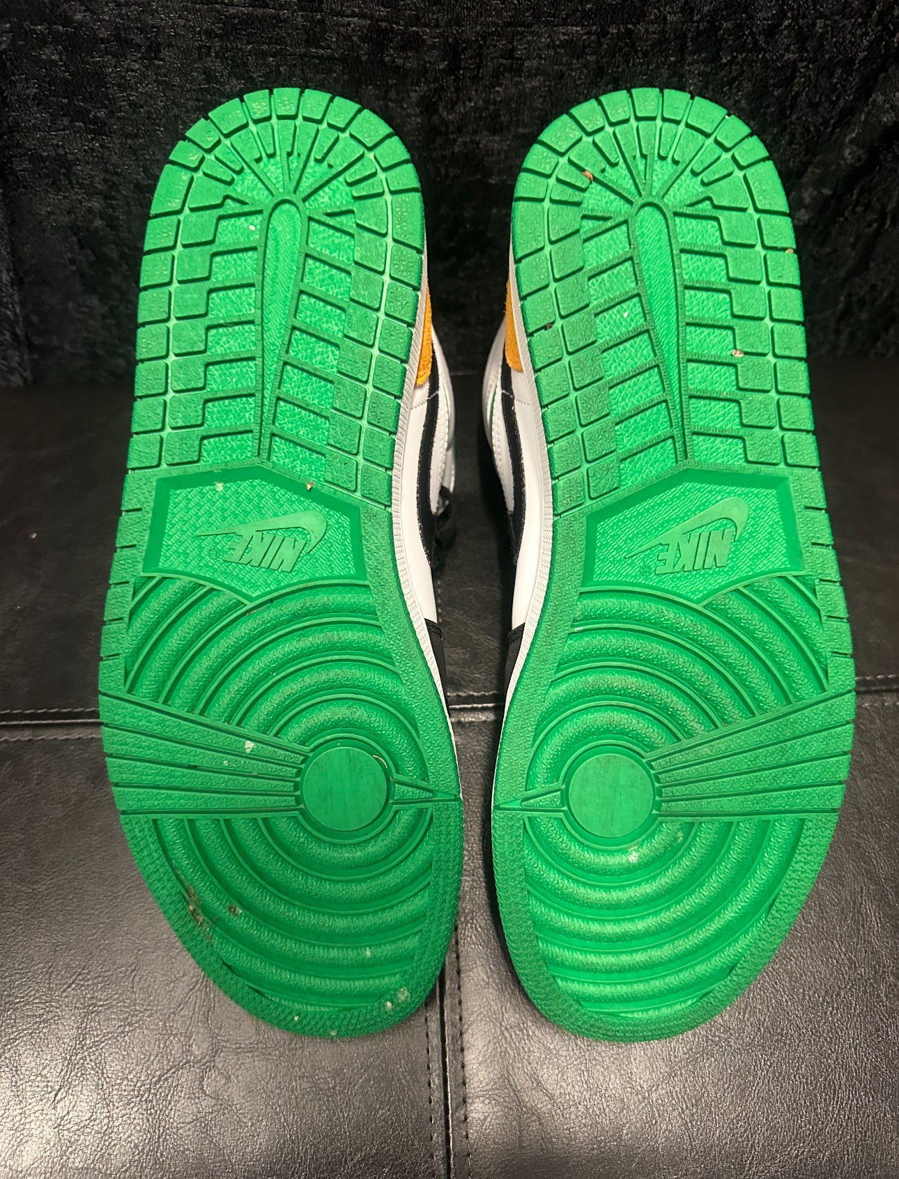 Air Jordan 1 Mid Oakland